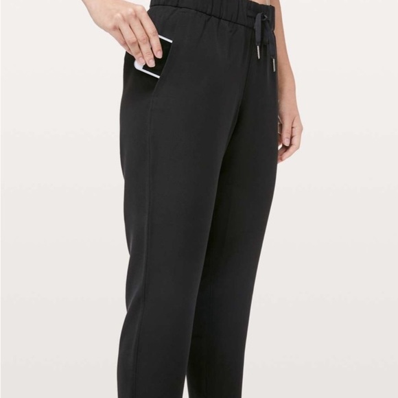 Lululemon sz 2 On The Fly Crop pants black w/ Drawstring elastic waist pockets - Picture 12 of 14